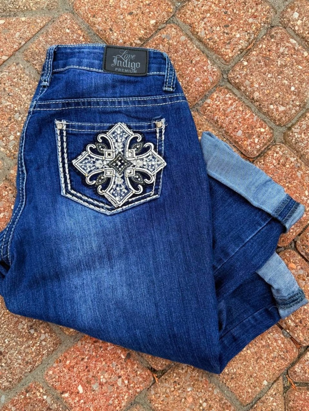 Vintage Y2K Love Indigo Rhinestone Bling Cross pocket Capris Jeans (size:8)